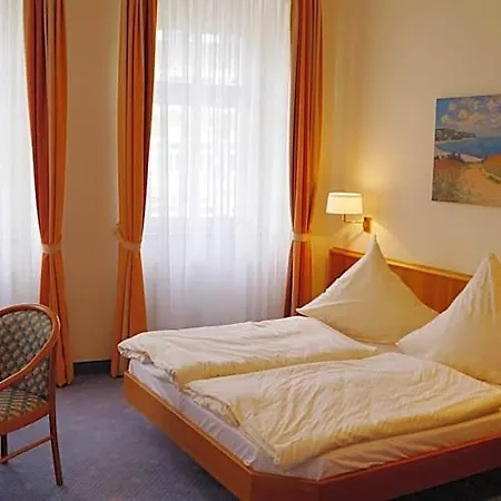 Goldener Loewe Отель