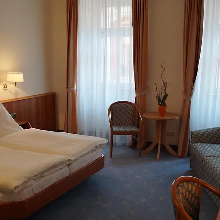 Отель Goldener Loewe Waldheim